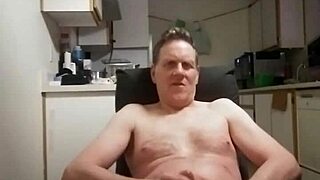 another amateur cums in missionary position