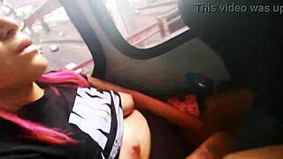 le mame las tetas como becerro en el camión público