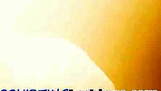 Lesbian tentera pancut liar semasa sesi seks erotik!