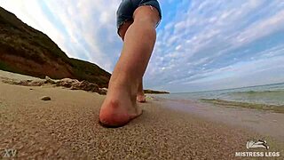 Take off my shoes and enjoy the sand of the seashore