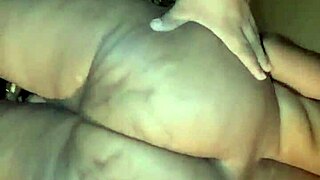 Nemůžu odolat téhle velké prdeli černé babičky na ulici znovu