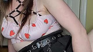 Watch that foxtail buttplug tease her ass to orgasm in stockings!