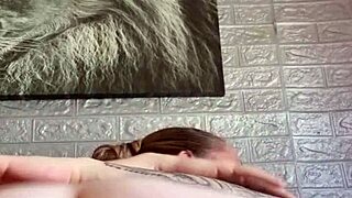 La rubia me encanta cabalgar con su gran trasero en acción