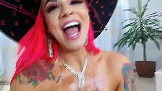 Live performance by tequileira Débora Fantine