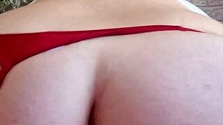 La rubia me encanta cabalgar con su gran trasero en acción