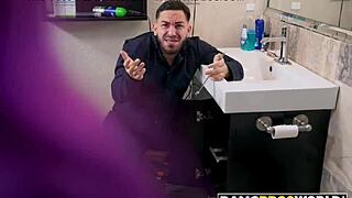 does val steele squirt on the plumber?