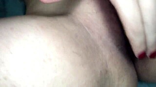 i'm showing my bodie and fingering my ass, feels so good