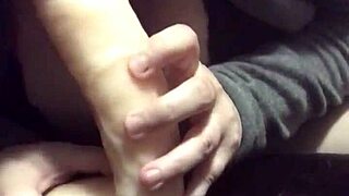 Želiš li da sisaš ovu ogromnu dildou i nabijem ti pičku analnim čepom?