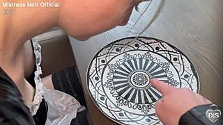 Discover the fun of food play with Noortje!