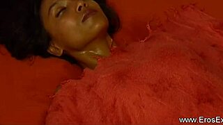 Intimate vaginal massage with exotic Arab touch