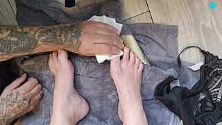 This close-up foot worship with wet milf and natural tits is so hot 😍