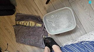 This close-up foot worship with wet milf and natural tits is so hot 😍