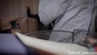 哇！Adriana Chechik把张开的肛门推到极限！