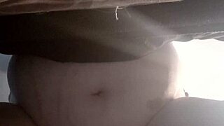 واو! سمينة BBW منحنية تأخذ زب عملاق من تحت في نيك جامح!