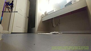 In texas, an ebony milf shows her pussy and gets licked by a black guy in the hood, full amateur sex story.