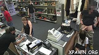 Ohromující amatérská mrcha natočená v drsném doggystyle blowjob orgasmus.