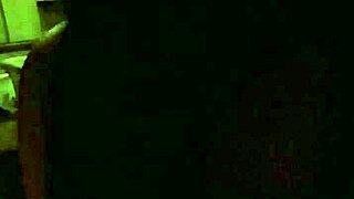 वो उसके लंड को जंगली ब्लोजॉब में चूसने लगी वो जोर-जोर से सिसकारियां भर रहा