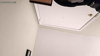 I-I cheated on my girlfriend with a blonde pussy, oh no