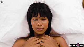 Jenna Foxx shows how she orgasms