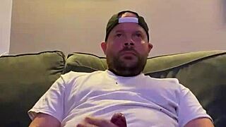 Watch me jerk off to gay porn, do you like it?