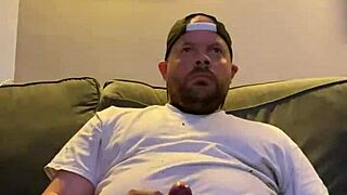 Watch me jerk off to gay porn, do you like it?