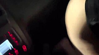 Gatinha dances in the car and club, making her husband a cuckold while they sleep in the motel with pool.