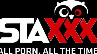 Tetona morena calienta y recibe facial tras follada hardcore