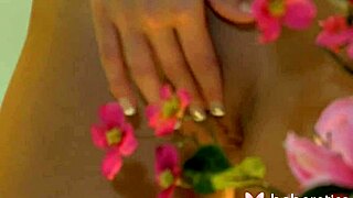 i'm watching molly manson masturbate her pussy at home