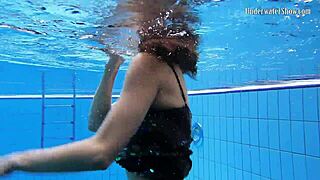 Adriana Walks Slutty Underwater in Shower