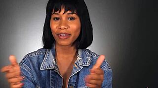 Jenna Foxx shows how she orgasms