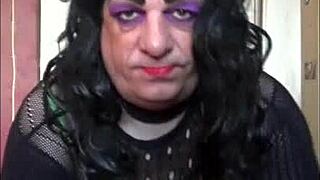 Crossdresser masturbates in bed, wanks the place and pumps sperm
