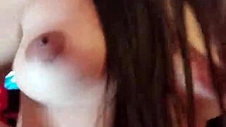 Tremenda Hermanastra Pequeña Se Monta y Gime Deliciosamente Ponme Como Quieras?