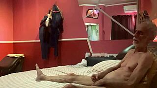 Обожаю ебать пару спереди и сзади в хардкорном аналe