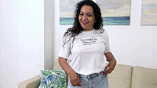 Patricia Sol handles two rookies with deepthroat skills! 😍