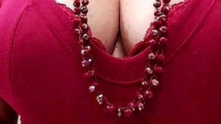 laly prin playing with her sexy boobs