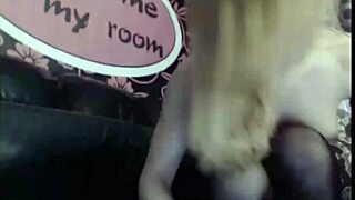 Teen soaks her pussy getting super wet! 💦