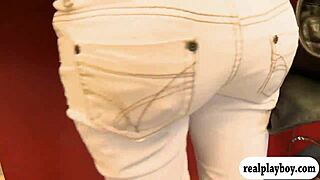 ladies flashing tits for cash