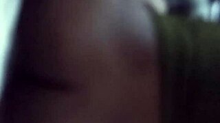 look at that big ass in the car