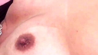 can you believe this pretty novinha getting naked and using her anal toys?