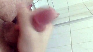 I gived a handjob befor the bath