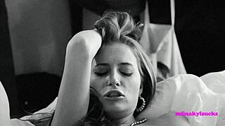 Selina kyl and roxy rox start their morning with hot pussy eating in our hotel room, squirting everywhere 💦