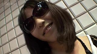 Pick up this gal and make her masturbate in the hotel