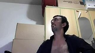 pau duro na cueca preta e depois jorrando leitinho tomando banho com o pau grade saltando para fora da cueca branca pau enorme de 25 cm na cueca