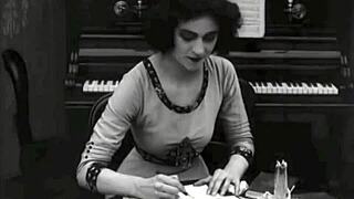 Wow! Vintage porn glimpses from early 20th century!