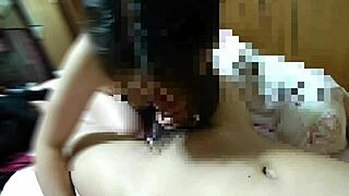 Watch this mature Japanese MILF suck dick and lick nipples, isn't it hot?