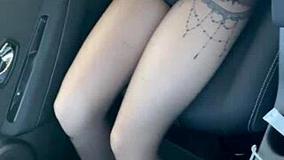 Teen Masturbates in Car