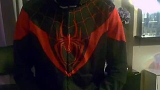 elijah nelson jerks big cock in cosplay