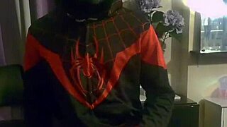 elijah nelson jerks big cock in cosplay