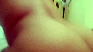 Irellenita discovers the yellow room's hidden charm with amateur flair