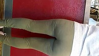 what's hidden under those leggings in this candid ass shot?